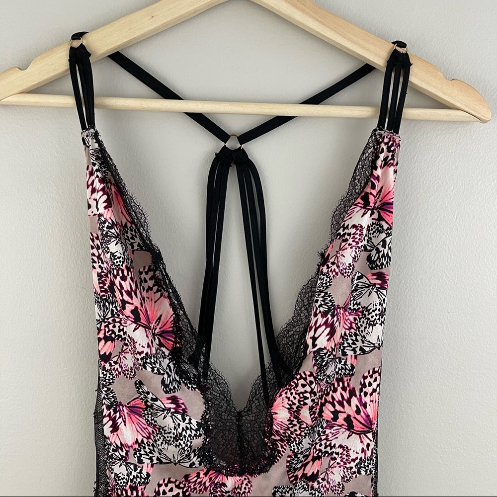 VICTORIA'S SECRET Pastel Light Pink Black Butterfly Lace Plunge Neck Teddy Slip - Picture 3 of 8